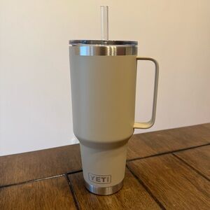 YETI sand 42oz tumbler with handle